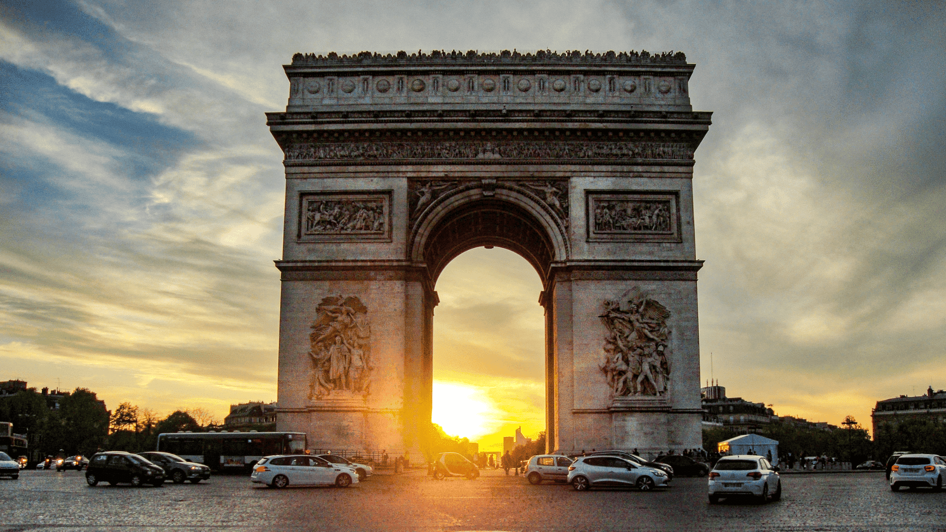Arc-de-Triomphe-&-Sunset-Views