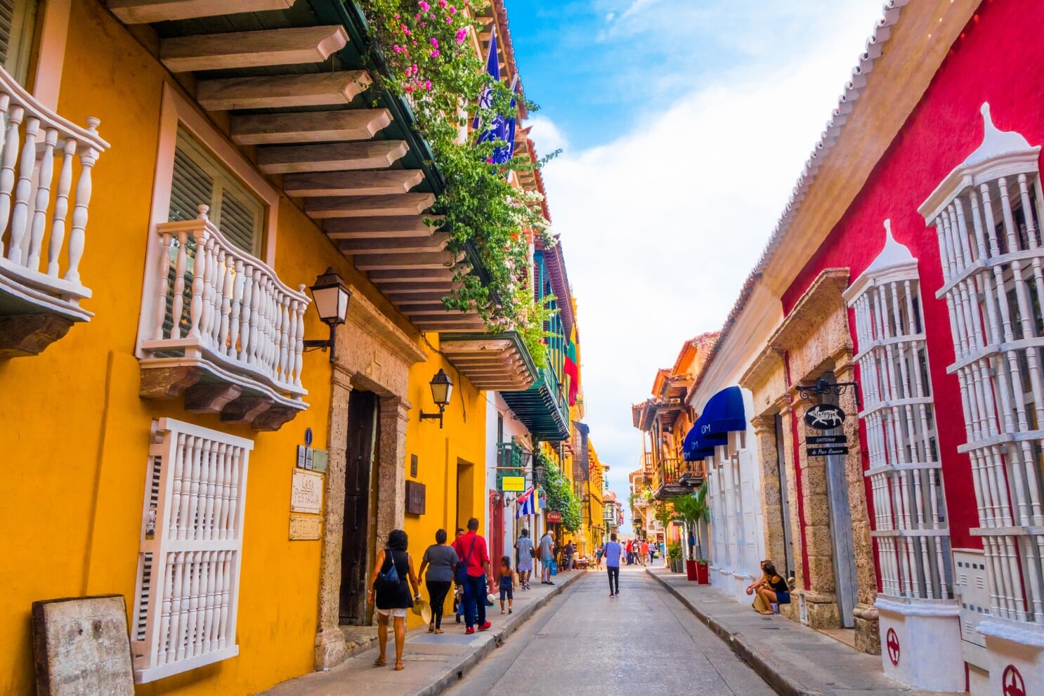 Cartagena,,Colombia-,October,22,,2017:,Unidentified,People,Walking,In,Cartagena