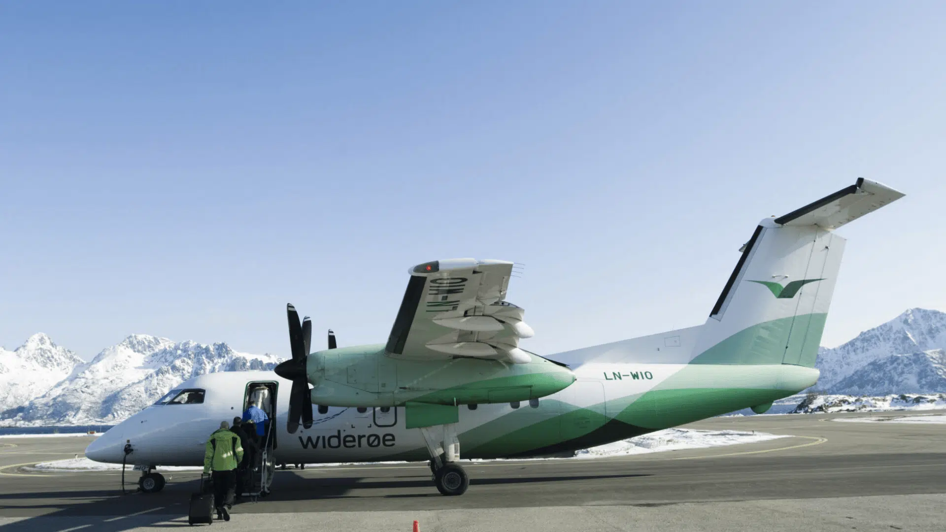 Fly Direct to Leknes or Svolvær