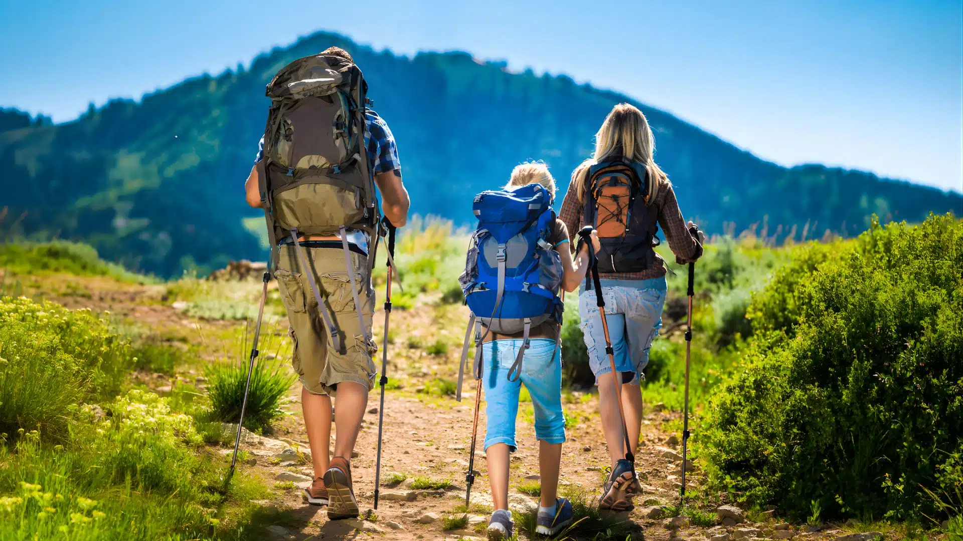 family hiking safety for kids