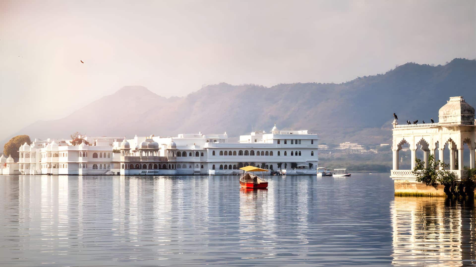 udaipur india lake palaces