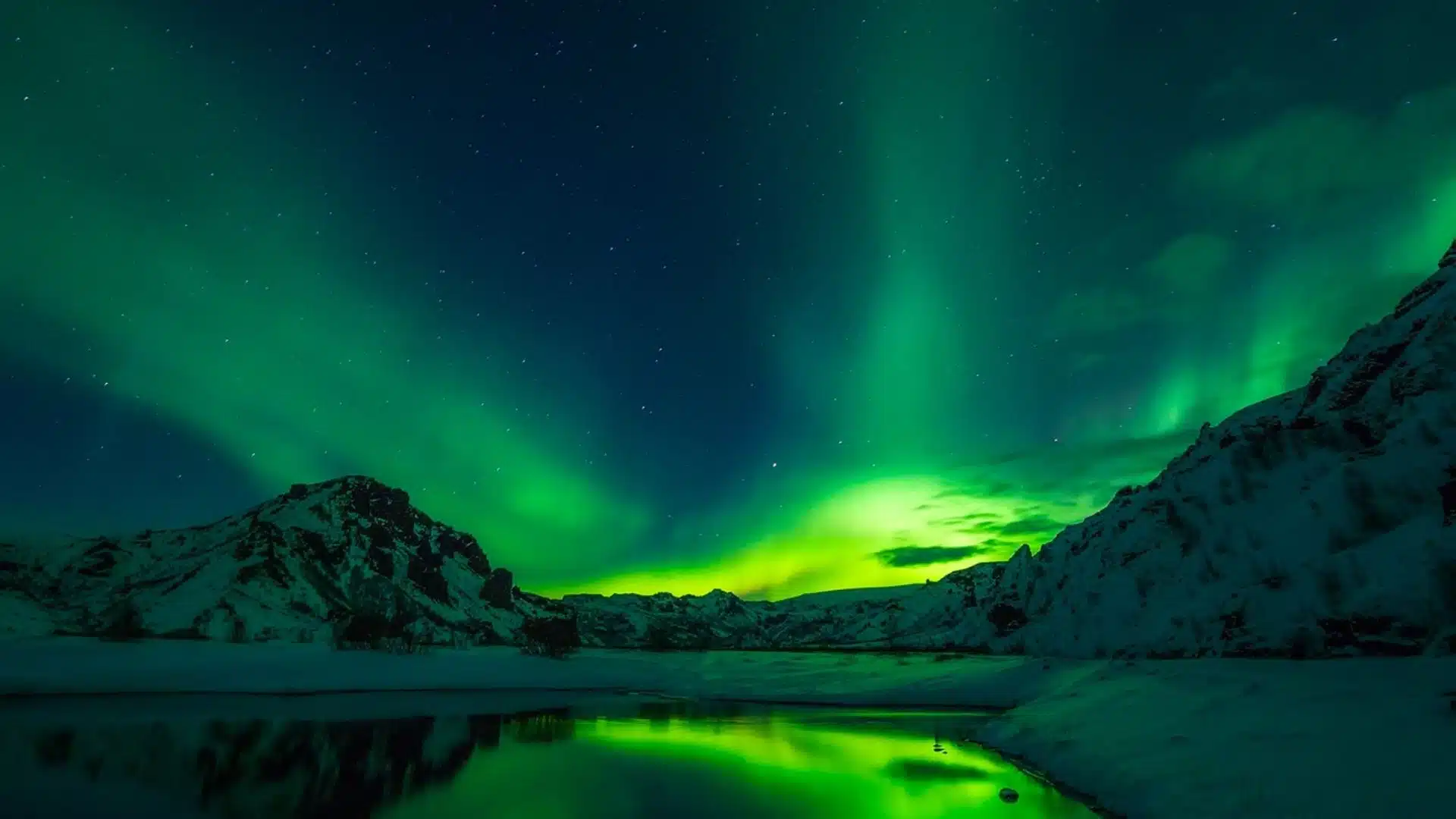 iceland cost pixabay
